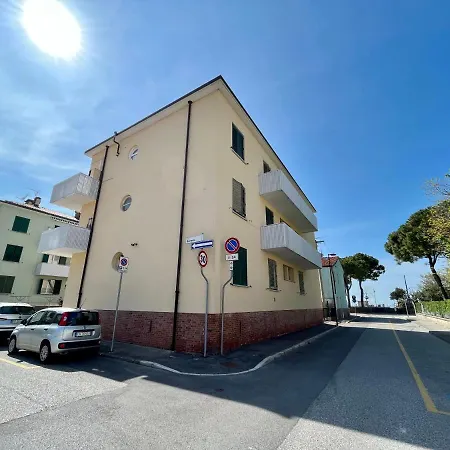 Genova 9 Apartament Grado