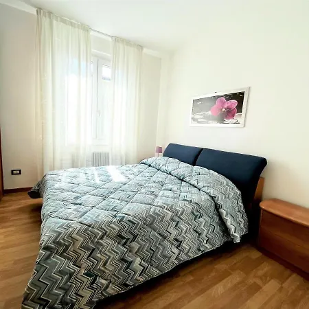 Genova 9 Apartmán *