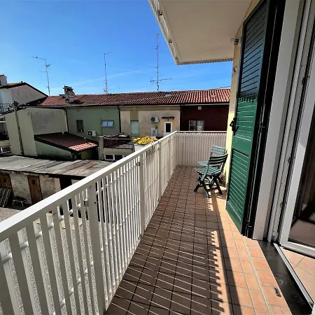 Genova 9 Apartament Grado