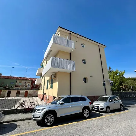 Genova 9 Apartament Grado