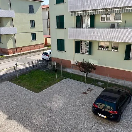 Genova 9 * غرادو